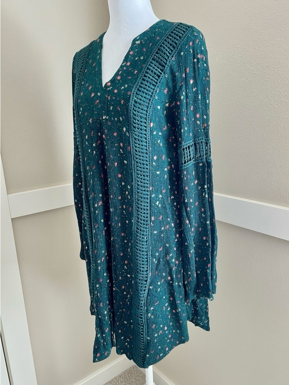 Knox Rose Hunter Green Ditsy Floral Boho Bishop Sleeve Mini Dress - Size M - Picture 2 of 8